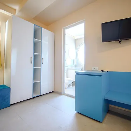 Azzurro מלון 4*